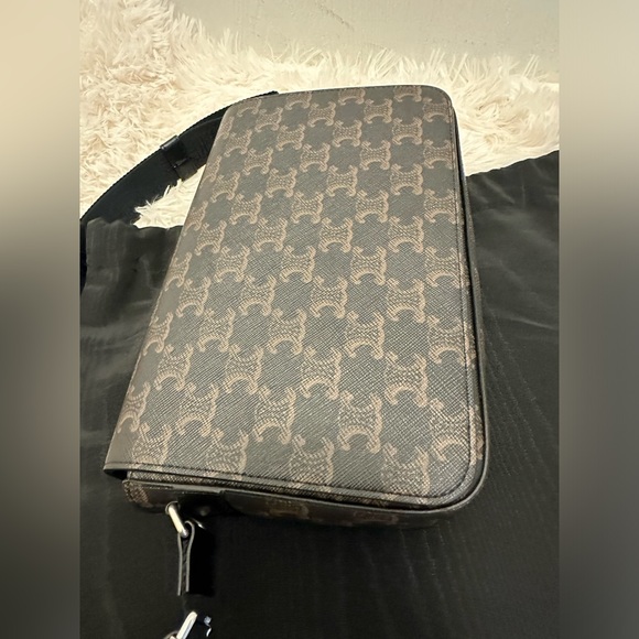 ✨Celine Paris Crossbody ✨ - Picture 4 of 15